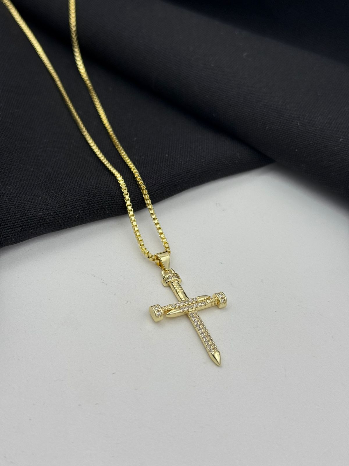 Cadena Veneciana con Dije Cruz Clavo